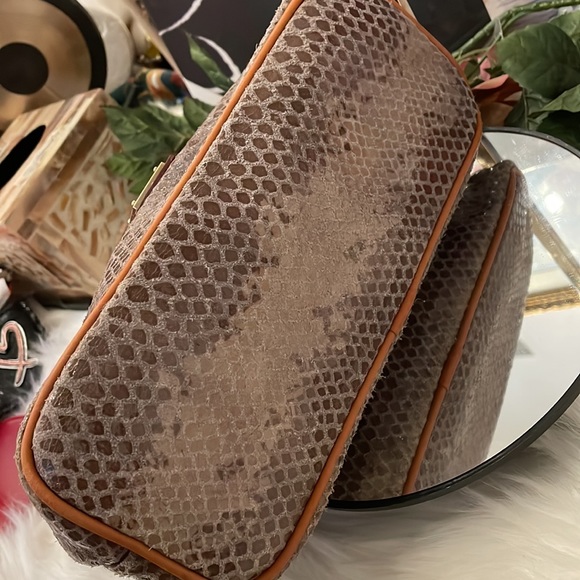 💜Dooney & Burke Vintage Handbag - Picture 9 of 17